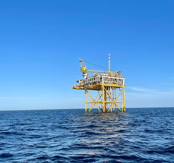 Team working offshore